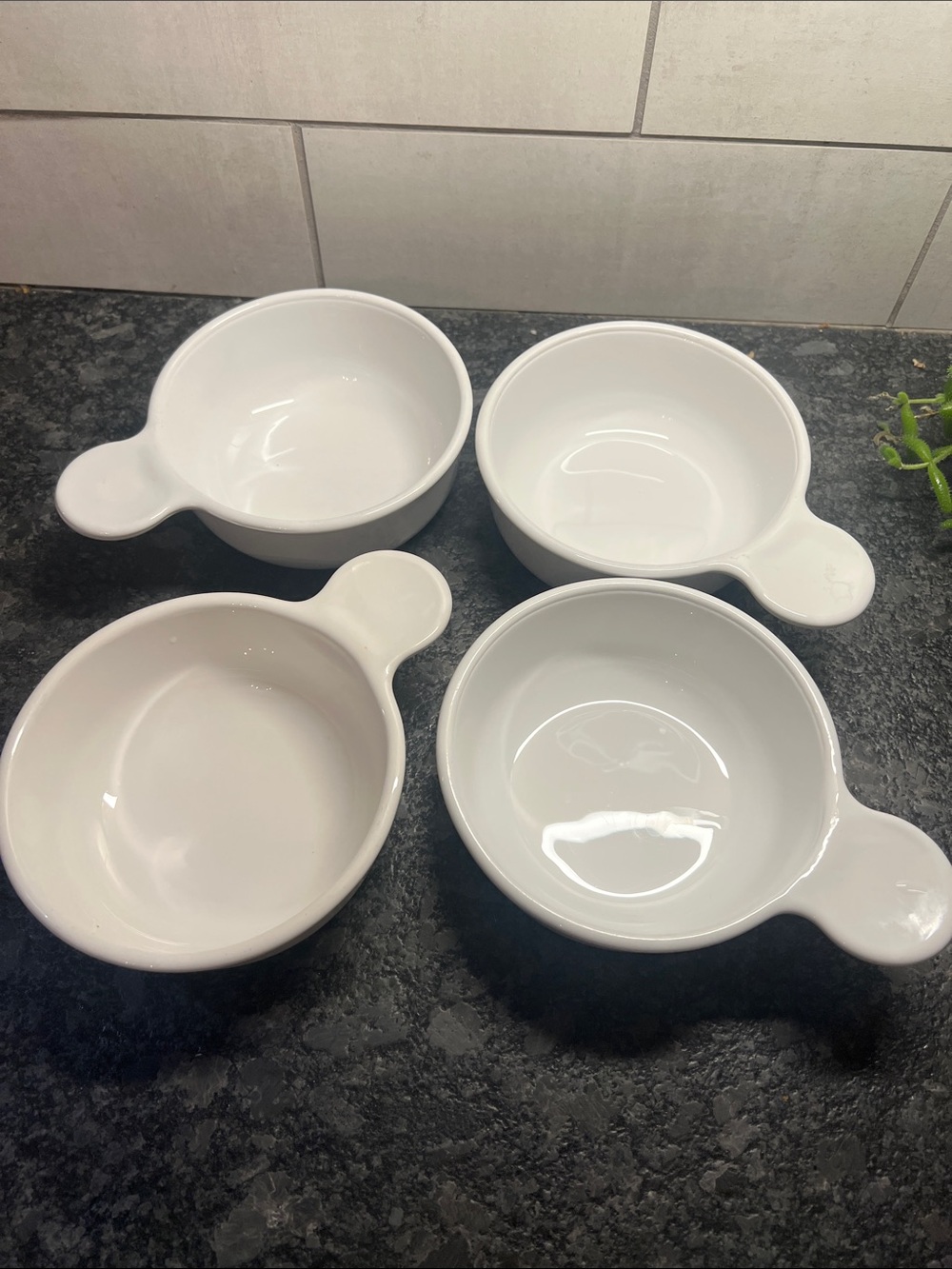 Set of 4 White Corningware Grab it Bowls with Pouring Handles. Like new.
